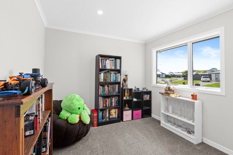 Photo of property in 93 Belgrove Drive, Waipukurau, 4200
