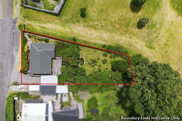 Photo of property in 130 Renown Road, Raumati South, Paraparaumu, 5032