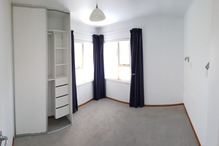 Photo of property in 68 Paragon Avenue, Beach Haven, Auckland, 0626