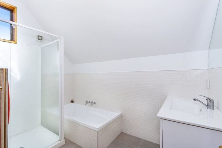 Photo of property in 2/27 Dovedale Avenue, Ilam, Christchurch, 8041