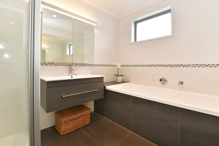 Photo of property in 6 Skipjack Pass, Silverdale, 0932