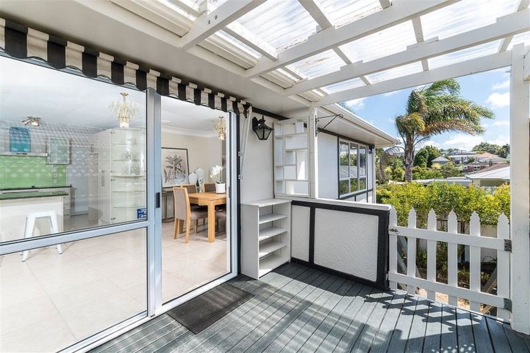 Photo of property in 2/200 Onewa Road, Birkenhead, Auckland, 0626