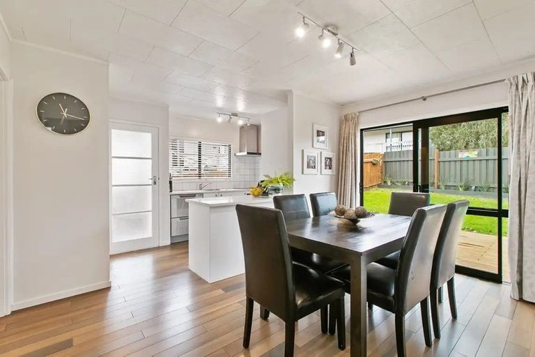 Photo of property in 2/1 Landsdale Place, Massey, Auckland, 0614