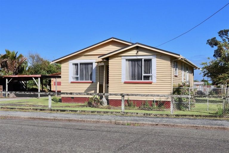 Photo of property in 1 Curtis Street, Hector, 7822