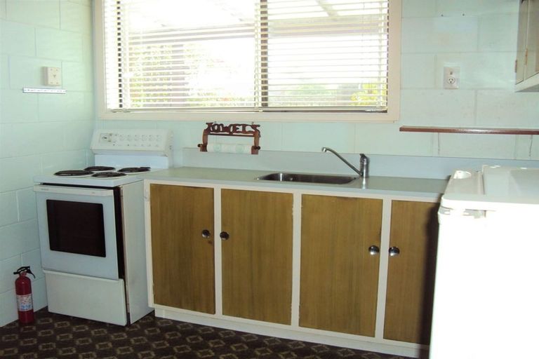 Photo of property in 2/122 Effingham Street, North New Brighton, Christchurch, 8083