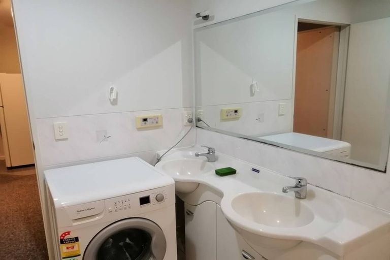 Photo of property in 8 Cricklade Terrace, Windsor Park, Auckland, 0632