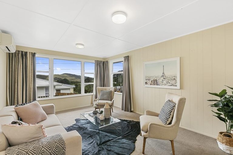 Photo of property in 57 Mark Avenue, Paparangi, Wellington, 6037