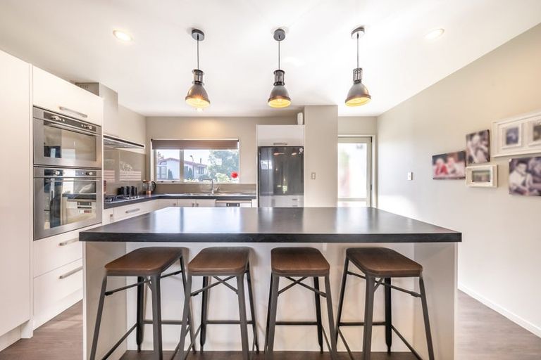 Photo of property in 10 Seymour Grove, Kingsley Heights, Upper Hutt, 5018