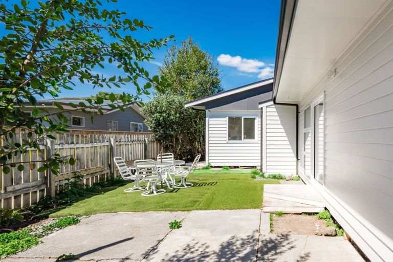 Photo of property in 35 Moana Road, Paraparaumu, 5032