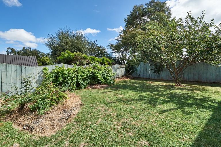 Photo of property in 2/4 Colonial Place, Kelvin Grove, Palmerston North, 4414