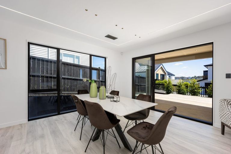 Photo of property in 15 Dulcie Way, Orewa, 0931