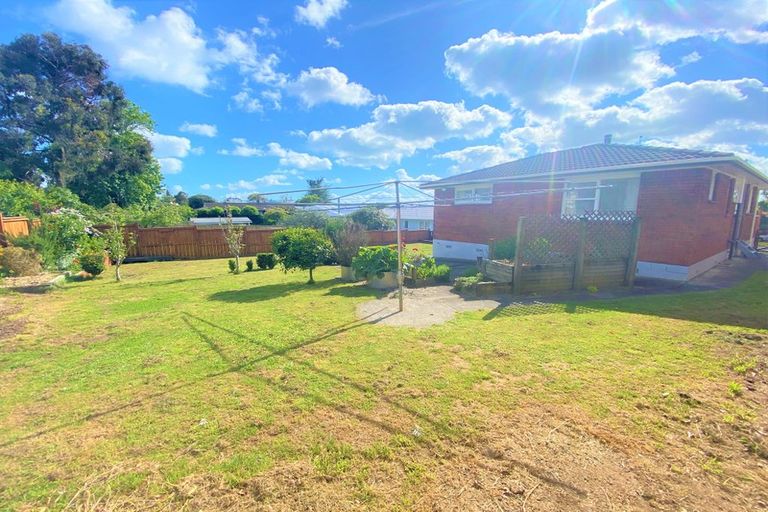 Photo of property in 25 Borrowdace Avenue, Botany Downs, Auckland, 2010