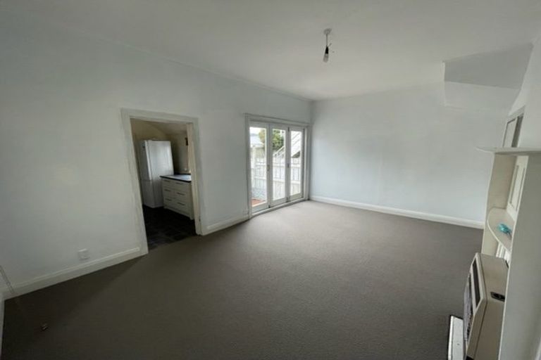 Photo of property in 120 Brougham Street, Mount Victoria, Wellington, 6011