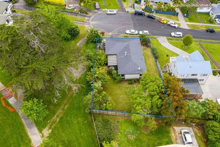 Photo of property in 16 Sumich Place, West Harbour, Auckland, 0618