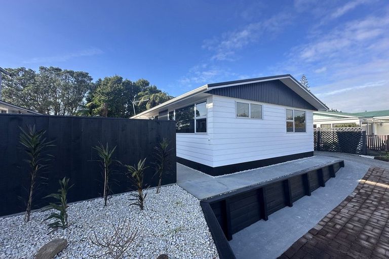 Photo of property in 17 Carlton Terrace, Westown, New Plymouth, 4310