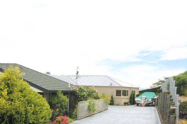 Photo of property in 8 Highcrest Heights, Westmorland, Christchurch, 8025