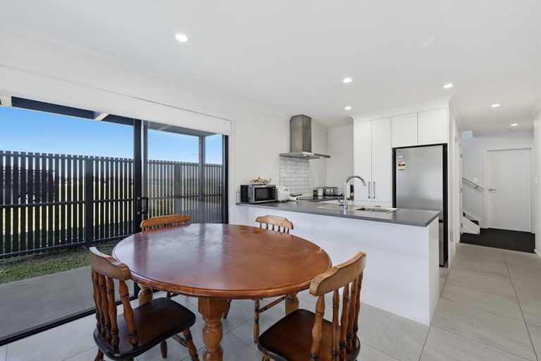 Photo of property in 24 Atutahi Lane, Papamoa, 3118