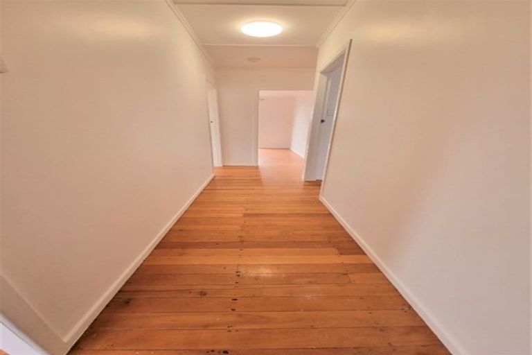 Photo of property in 12 Tracey Terrace, Te Atatu South, Auckland, 0602