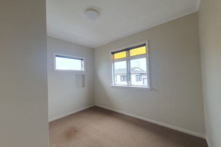 Photo of property in 2 Wattle Street, New Lynn, Auckland, 0600