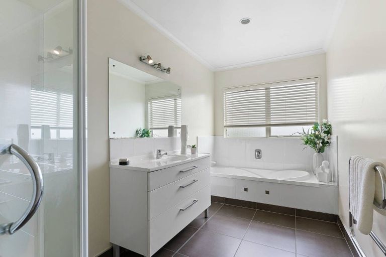 Photo of property in 113a Cook Street, Cockle Bay, Auckland, 2014