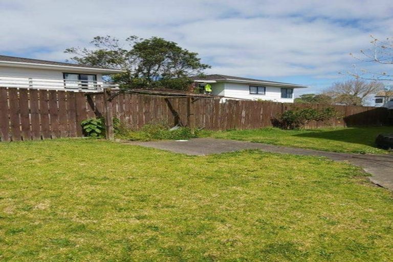 Photo of property in 15 Kopara Place, Clendon Park, Auckland, 2103
