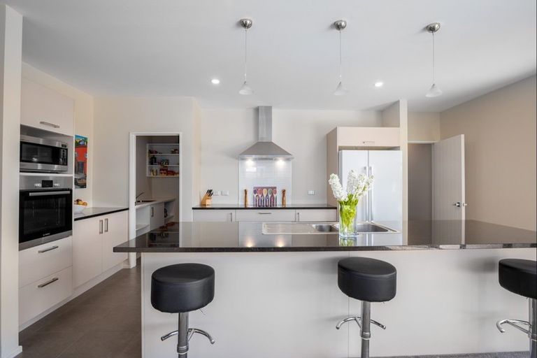 Photo of property in 8 Hedge Close, Halswell, Christchurch, 8025