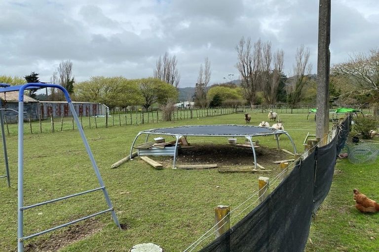 Photo of property in 328 Arapaepae Road, Levin, 5571