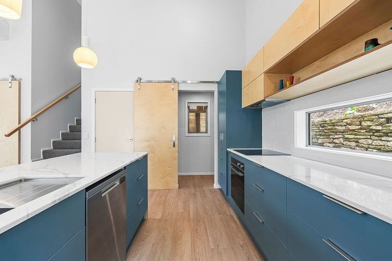 Photo of property in 5 Awanui Street, Merrilands, New Plymouth, 4312