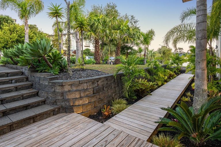 Photo of property in 29 Schopolo Place, Schnapper Rock, Auckland, 0632