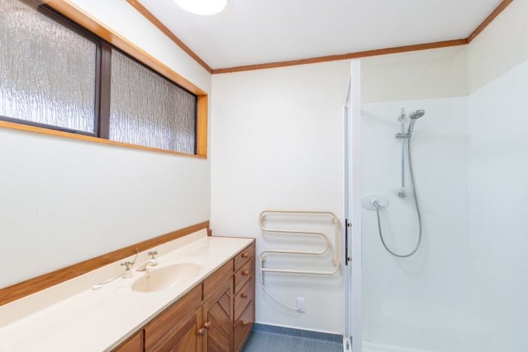 Photo of property in 22 Exploration Way, Whitby, Porirua, 5024
