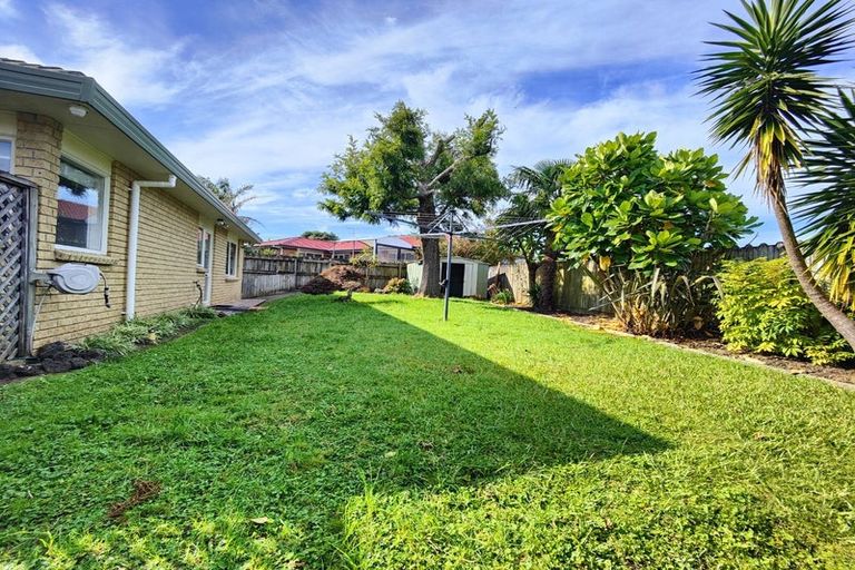 Photo of property in 12 Quartley Place, Huntington Park, Auckland, 2013
