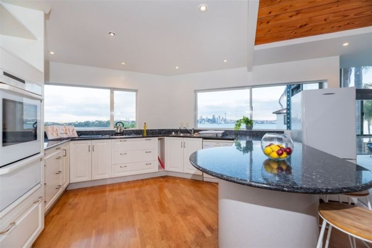 Photo of property in 13 Norwood Road, Bayswater, Auckland, 0622