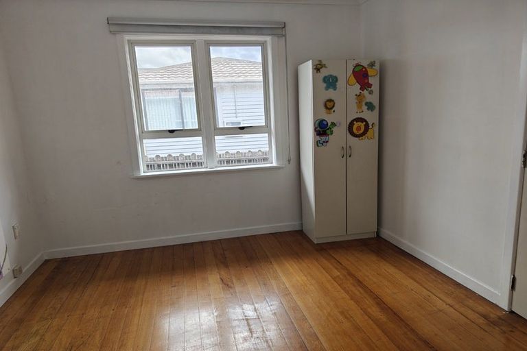 Photo of property in 94 Lincoln Road, Henderson, Auckland, 0610