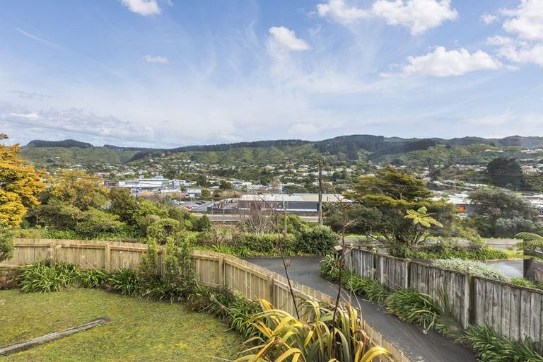 Photo of property in 24 Duncan Street, Tawa, Wellington, 5028