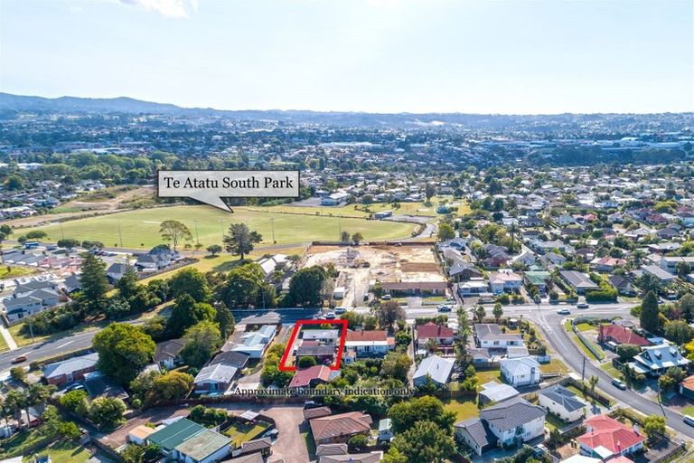 Photo of property in 2/159 Te Atatu Road, Te Atatu South, Auckland, 0610