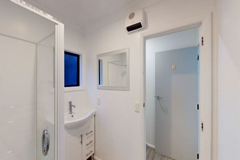 Photo of property in 14c Bracken Road, Newlands, Wellington, 6037