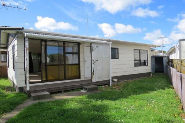 Photo of property in 2/19 Karamu Street, Strandon, New Plymouth, 4312