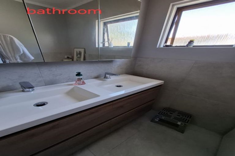 Photo of property in 1/64 Carlisle Road, Browns Bay, Auckland, 0630