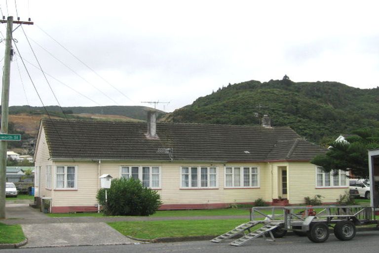 Photo of property in 93 Molesworth Street, Taita, Lower Hutt, 5011