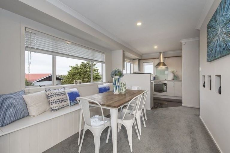 Photo of property in 69 Buscomb Avenue, Henderson, Auckland, 0610