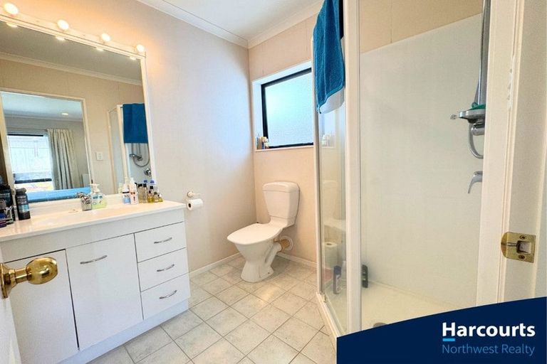 Photo of property in 20 Reybert Place, Massey, Auckland, 0614