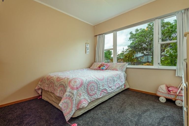 Photo of property in 86 Wikiriwhi Crescent, Awapuni, Palmerston North, 4412
