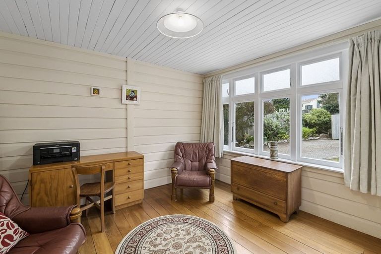 Photo of property in 35 Hicks Crescent, Waikanae Beach, Waikanae, 5036