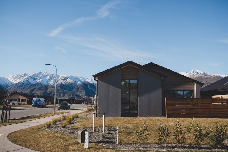 Photo of property in 1 Pinn Street, Lake Hawea, 9382