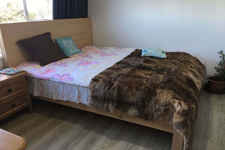 Photo of property in 2/2 Camelot Place, Glenfield, Auckland, 0629