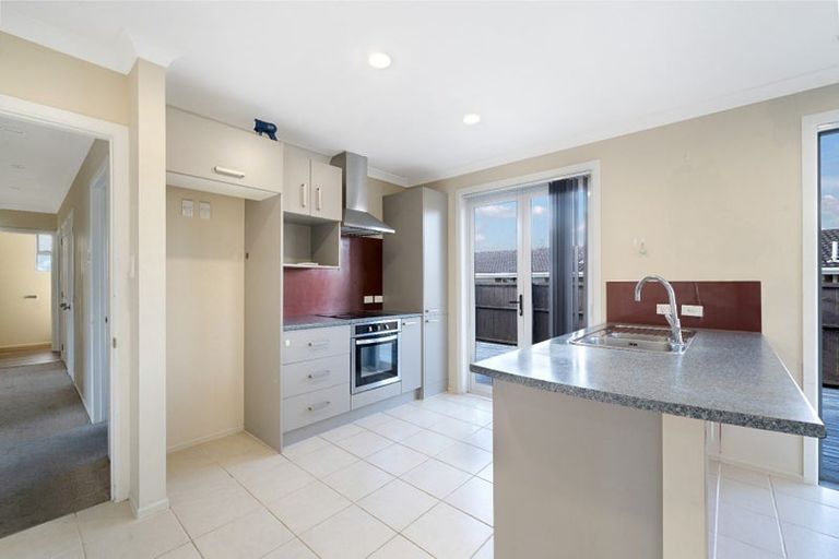 Photo of property in 79 Godley Road, Green Bay, Auckland, 0604