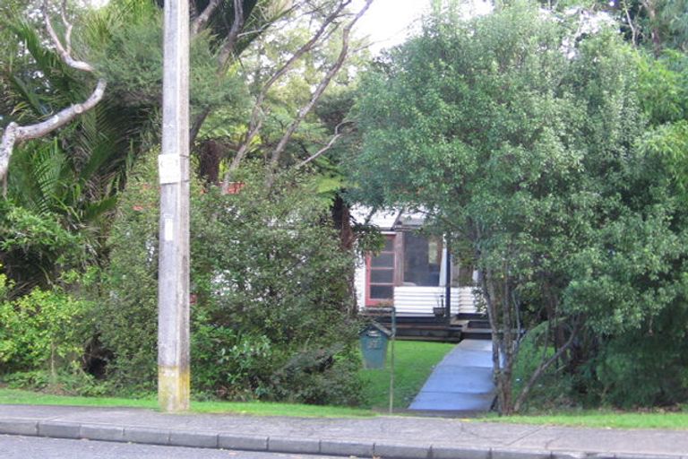 Photo of property in 97 Woodlands Park Road, Titirangi, Auckland, 0604
