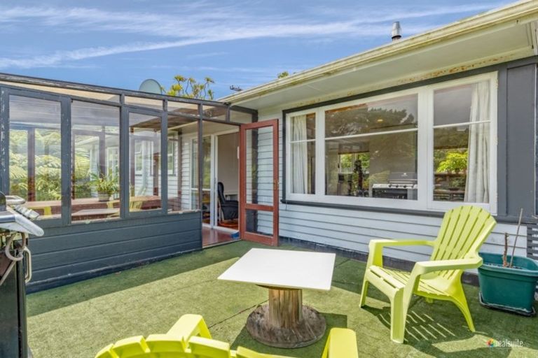 Photo of property in 58 Pokohiwi Road, Normandale, Lower Hutt, 5010