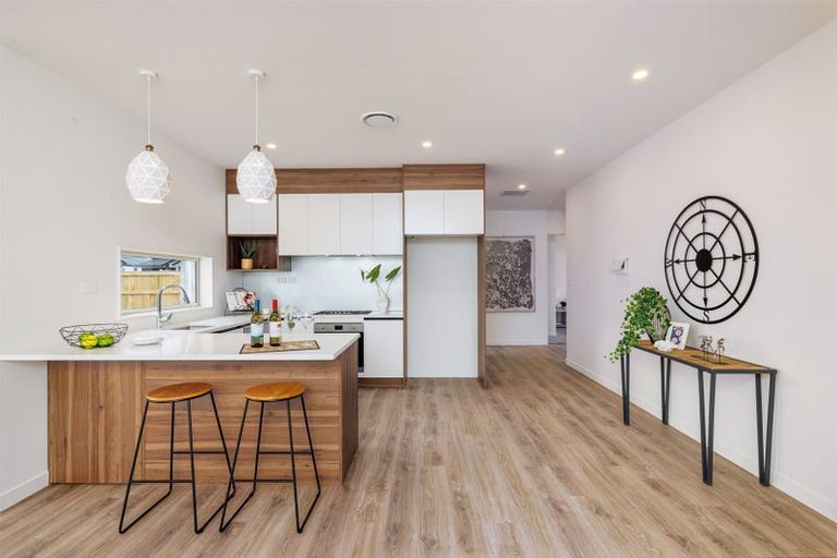 Photo of property in 23 Mcindoe Road, Kumeu, 0810