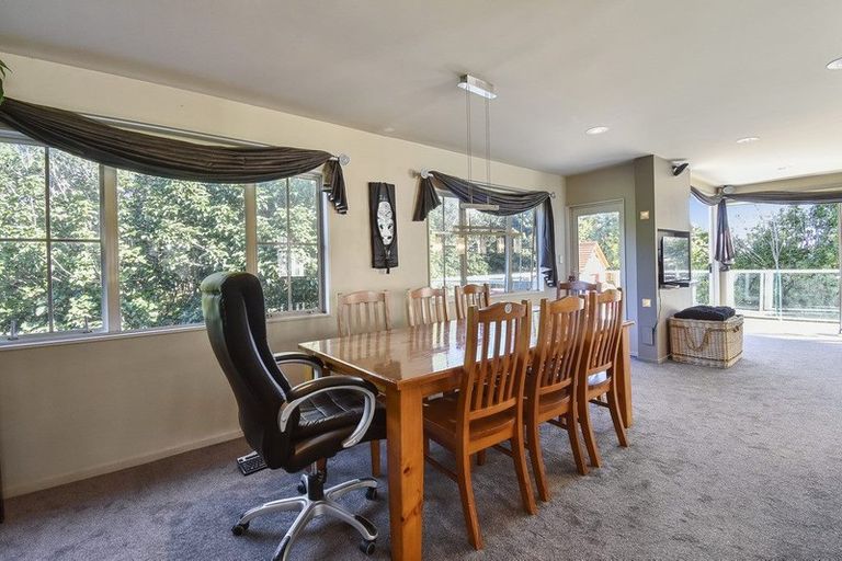 Photo of property in 57a Ribbonwood Crescent, Goodwood Heights, Auckland, 2105